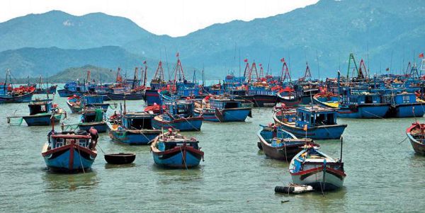 Рыболовные суда в Южно-Китайском море у берегов Вьетнама
