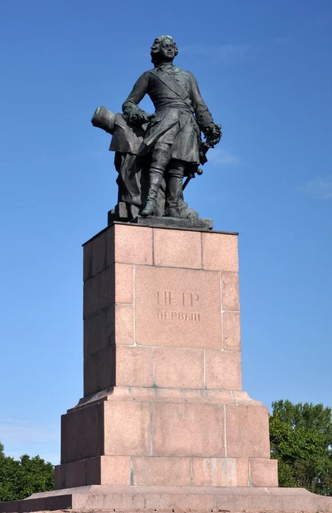 Выборг. Памятник Петру I в Петровском парке