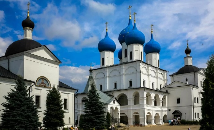 Внутренние постройки Богородицкого Высоцкого монастыря