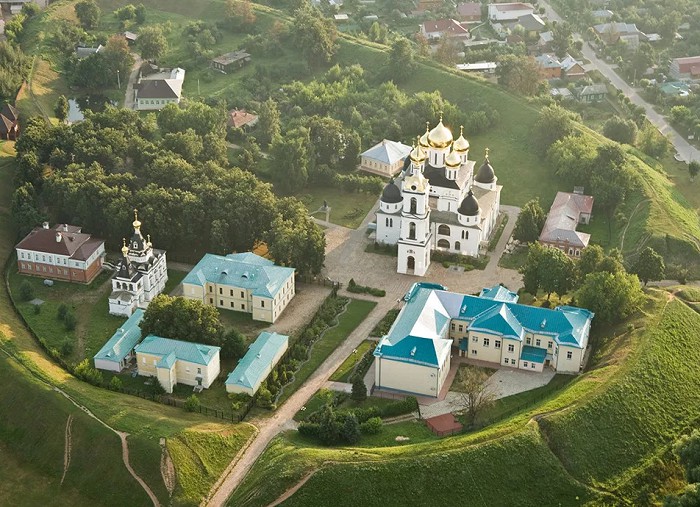 Территория Дмитровской крепости