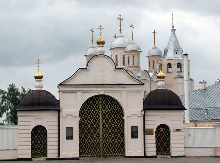 Ворота Паисиева женского монастыря
