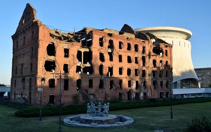 Музей-панорама битвы под Сталинградом. Вид на руины мельницы