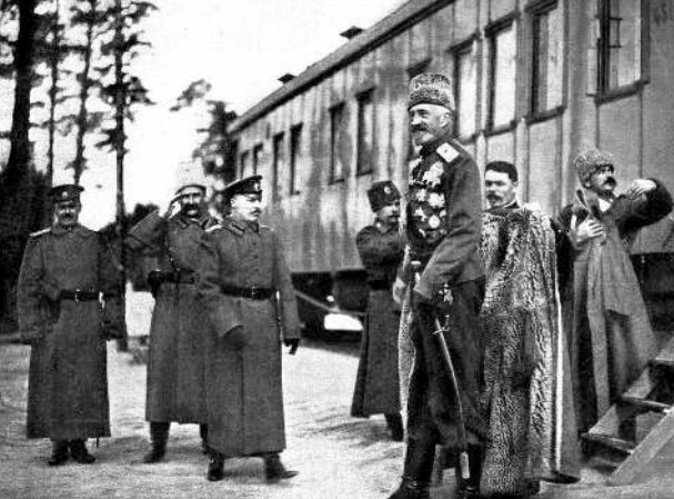 Верховный главнокомандующий великий князь Николай Николаевич после переговоров с французским генералом По
