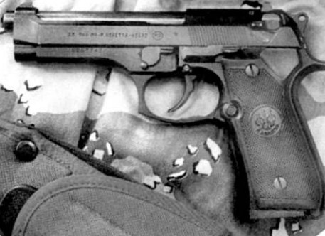 9-мм самозарядный пистолет М9 («Беретта» 92F), принятый на вооружение в США в 1985 г. 