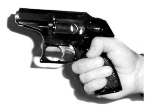 Посадка в кисти руки у крупнокалиберного револьвера оказалась не столь глубокой, как у 9-мм прототипа