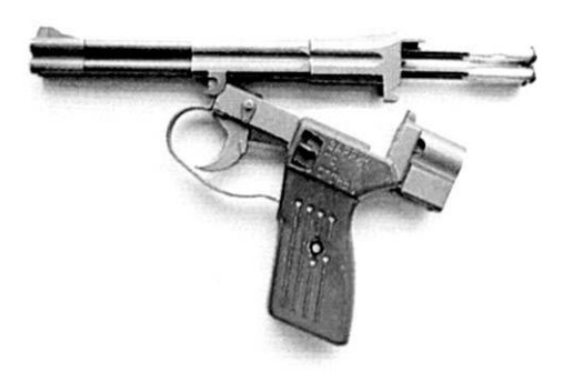 Пистолет СПП-1М в процессе заряжания