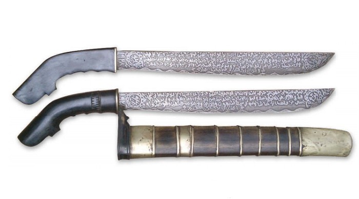 Уникальные экземпляры ножей — голоки народности бетави