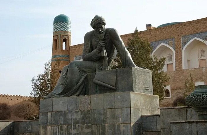Ал-Хорезми. Памятник в г. Хива. Узбекистан