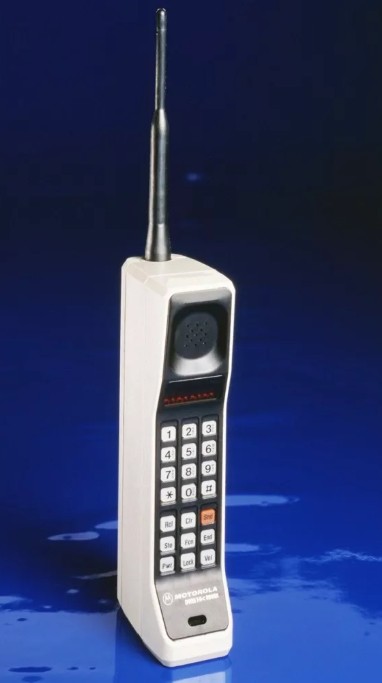 Телефон сотовой связи фирмы «Моторола». 1991 г.
