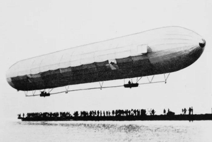 Первый жёсткий дирижабль Цеппелина LZ 1. 1900 г.