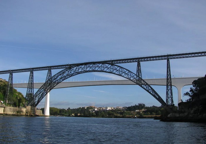 Мост Марии Пии из металлоконструкций, построенный по проекту Г. Эйфеля. 1877 г.