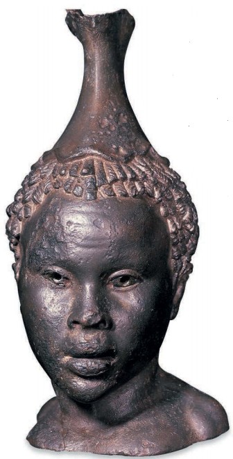 римская бутыль сделана в форме головы африканской девушки-рабыни