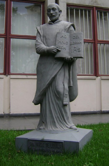 Статуя Игнатия Лойолы в Белу-Оризонте. Бразилия