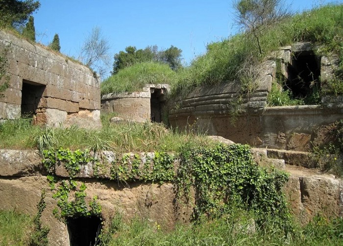 Этрусские гробницы популярнее в Черветери, чем римские древности