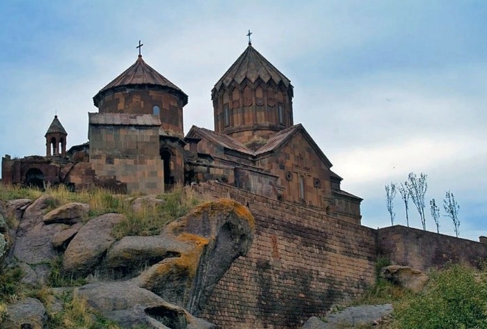 Армянский монастырь на берегу Иссык-Куля