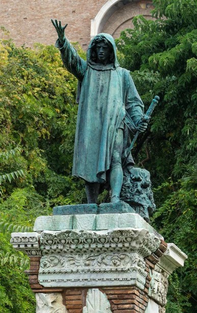 Статуя Колы ди Риенцо. Рим