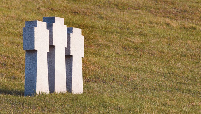 Каменные кресты на немецком военном кладбище в Харькове