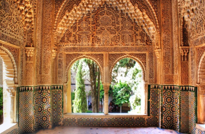 Орнаменты во внутренних двориках Альгамбры