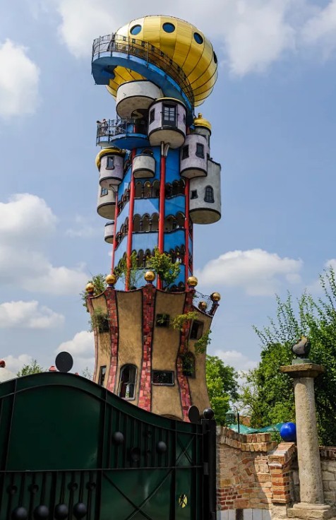 Абенсберг, Германия — 31 мая 2015 г.: пивная башня в комплексе «Мир пива»