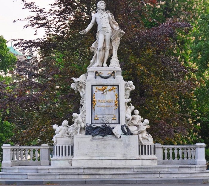 Памятник Моцарту в Венском городском саду