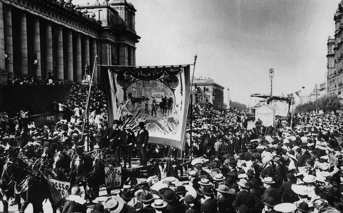 Демонстрация в поддержку 8-часового рабочего дня в Мельбурне. Ок 1900 г.