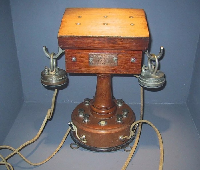 первый телефон