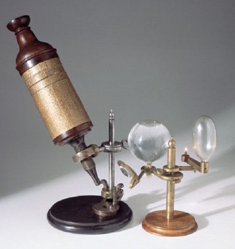 Копия составного микроскопа и системы освещения Гука