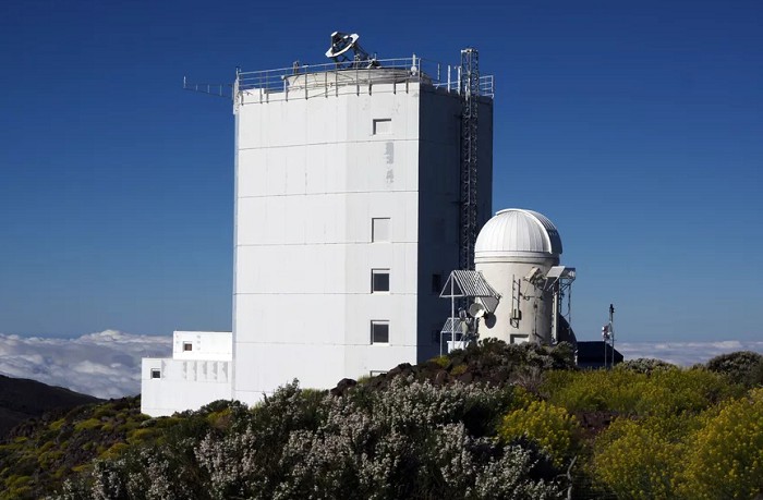 Солнечный вакуумный телескоп на Канарских островах