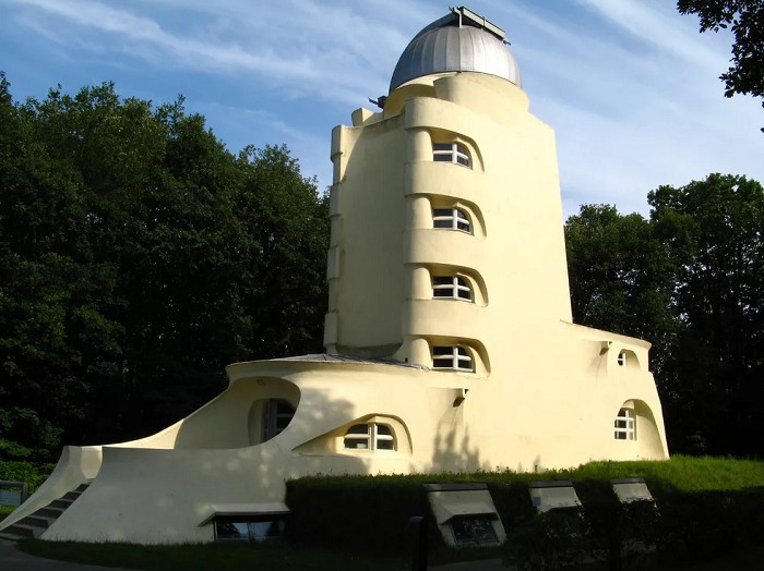 Башня Эйнштейна в Потсдаме, Германия
