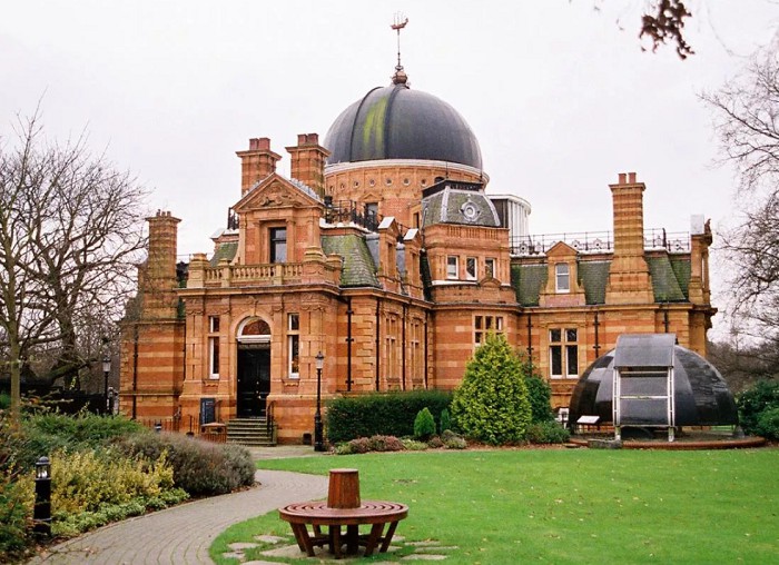 Гринвичская королевская обсерватория учреждена в 1675 г.