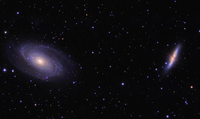 Галактика Боде (M 81; слева)
