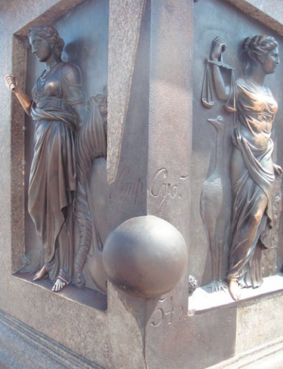 Фрагмент памятника основателю Одессы — Дюку де Ришелье