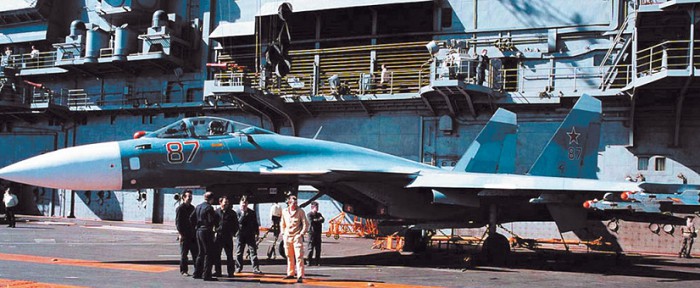 Су-33 — первый российский палубный истребитель