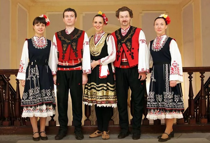 Народный костюм Болгарии