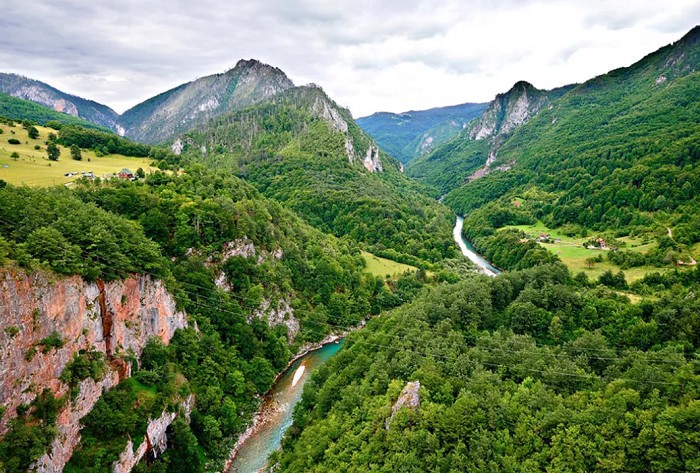 Каньон черногорской реки Тара