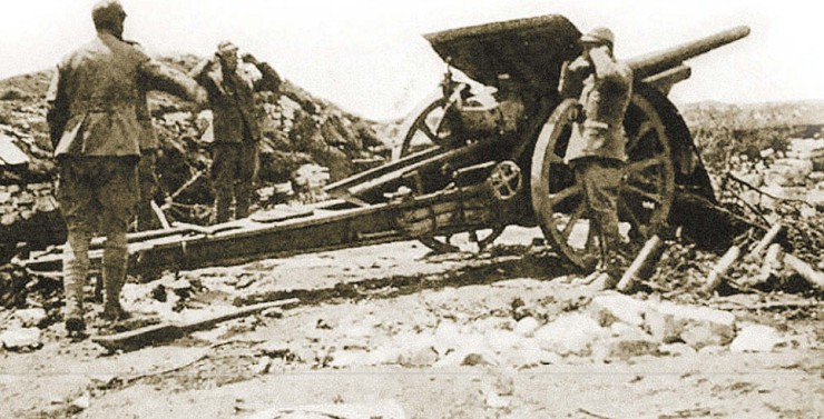 Французские артиллеристы со 107-мм полевой пушкой обр. 1910 г.