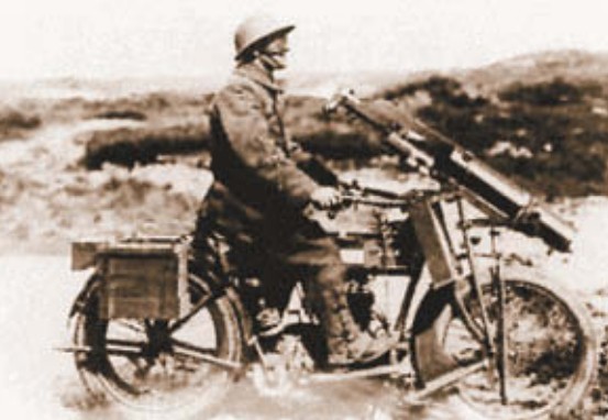 Станковый пулемет «Schwarzlose», установленный на рулевую стойку мотоцикла