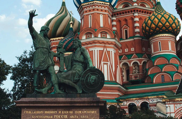 Монумент Кузьме Минину и Дмитрию Пожарскому на Красной площади в Москве