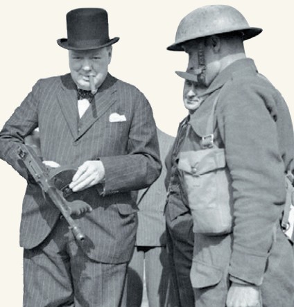 У. Черчилль с американским «Томпсоном» в руках