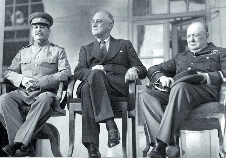  «Большая тройка». Слева направо: И.В. Сталин, Ф. Рузвельт и У. Черчилль во время Тегеранской конференции