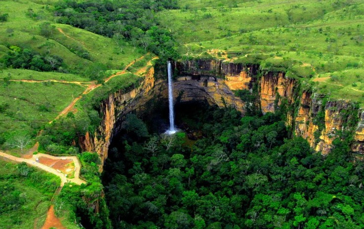 Национальные парки зоны Кампос Серрадос «Шапада-дус-Веадейрус» и «Эмас»
