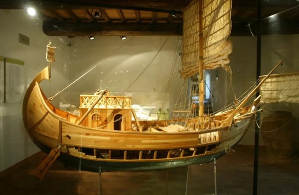 древний корабль