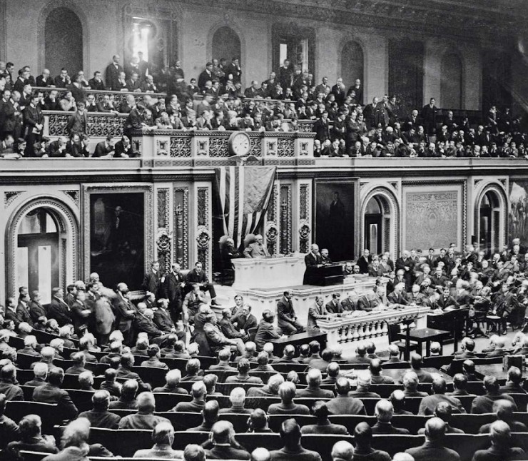 2 апреля 1917 г. президент Вудро Вильсон обращается к Конгрессу с заявлением об объявлении Соединенными Штатами войны Германии