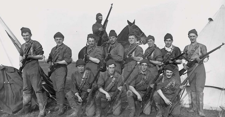 Бойцы 1-го Канадского экспедиционного корпуса позируют перед фотографом на плато Сэйлбери
