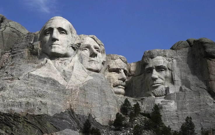 Скульптурные портреты четырех Президентов США
