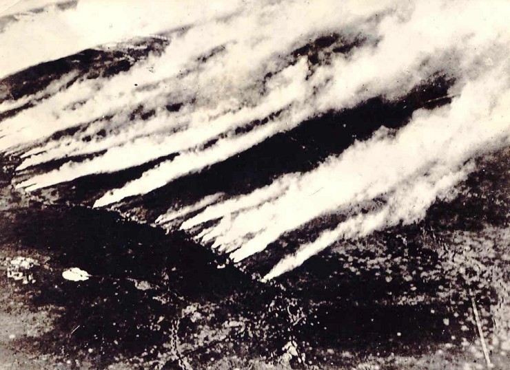 Немецкая газовая атака на английские позиции. Фотография 1915 г.