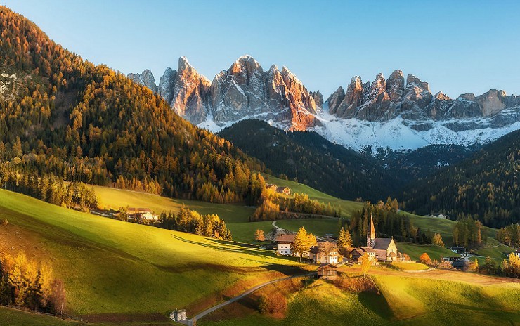 Панорамный вид на Доломитовые Альпы в северной Италии