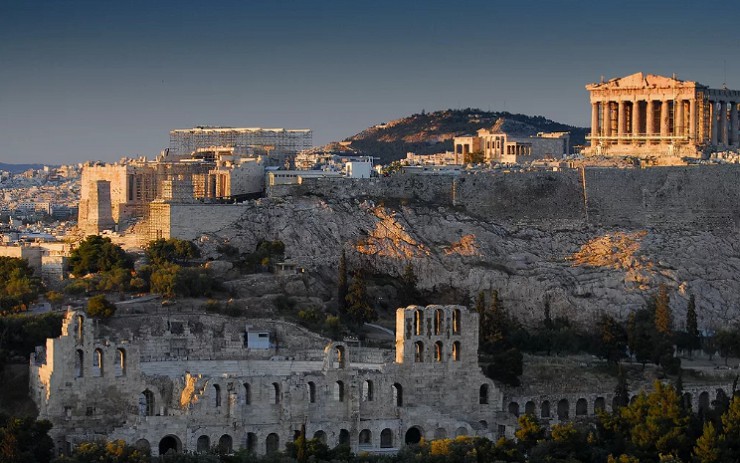  Акрополь Афин возвышается над остальным городом
