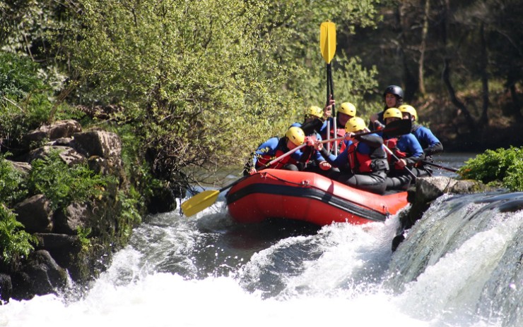 Бурные воды карельских рек привлекают любителей экстремальных видов спорта