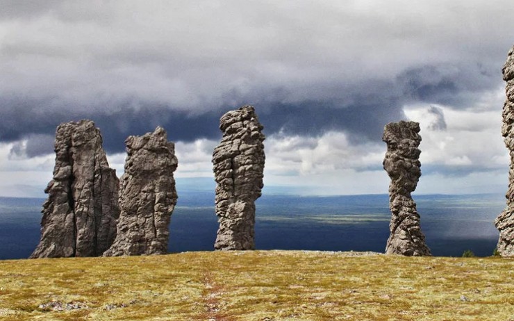  Столбы выветривания плато Маньпупунёр — одно из чудес России